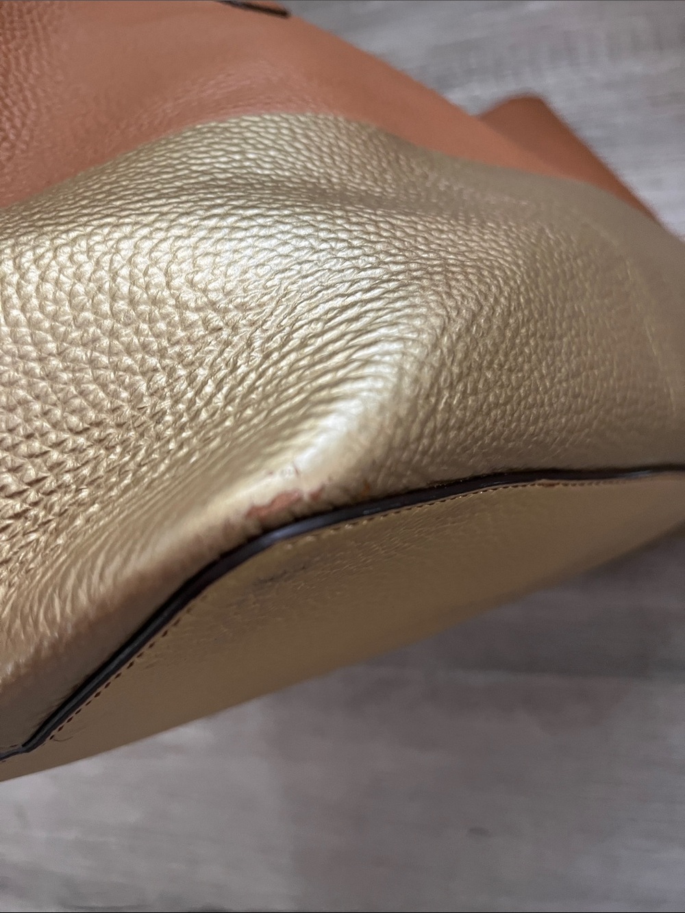 Tory Burch Pebble Leather Classic Tote Bag in Tan & Gold - Picture 7 of 14